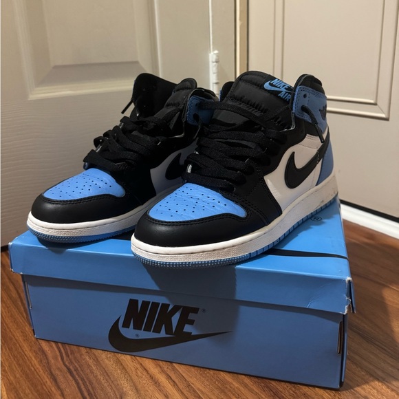 Nike Jordan 1 Retro High OG UNC Toe - Picture 3 of 5